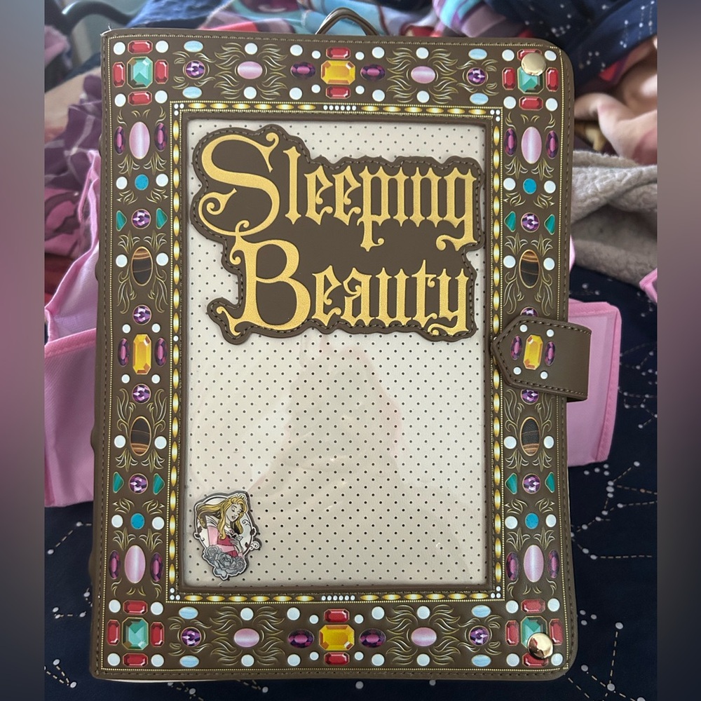 NWT Loungefly Sleeping Beauty Pin Collector Bag